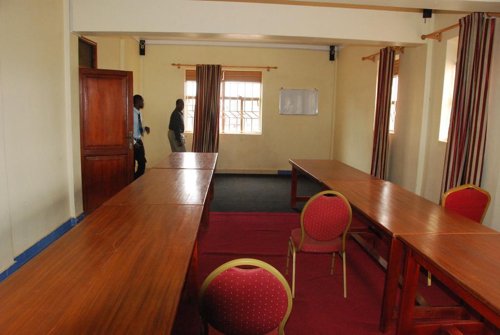 Serene Hotel Kampala Esterno foto